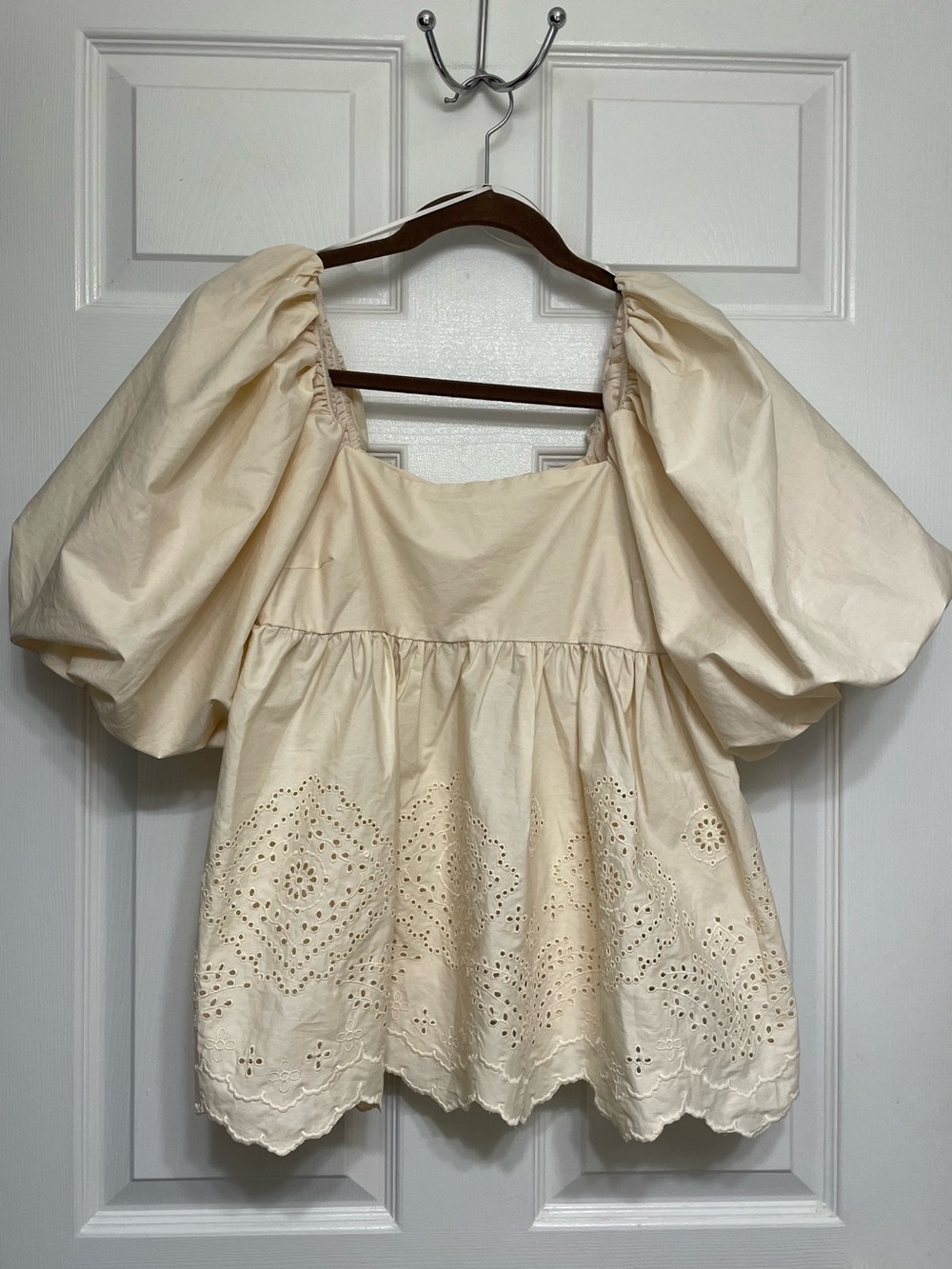 Moon River Babydoll Eyelet Puff Sleeve Top M NWT